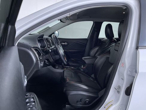 Used 2019 Jeep Cherokee Trailhawk image 15