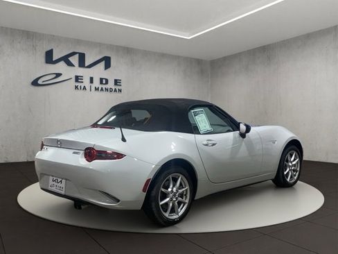 Used 2016 MAZDA MX-5 Miata Sport image 8
