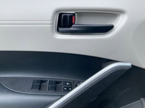 Used 2022 Toyota Corolla Cross L image 9