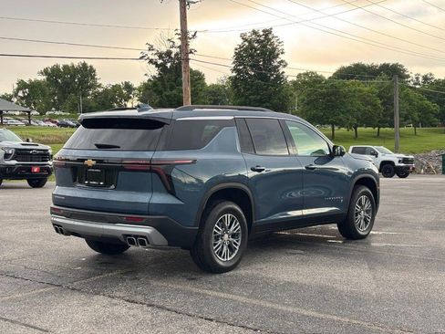 Used 2025 Chevrolet Traverse LT w/ Driver Confidence Package FWD image 5
