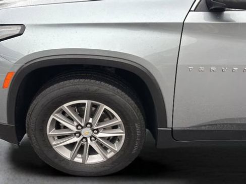 Used 2023 Chevrolet Traverse LT image 33