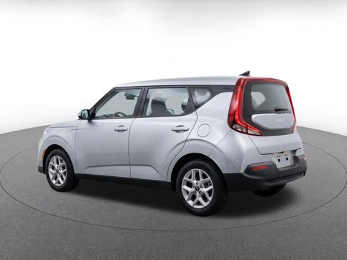 Used 2025 Kia Soul LX w/ LX Technology Package FWD image 7