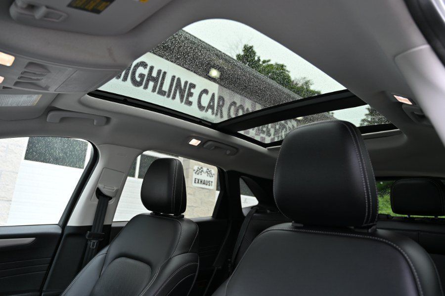 Used 2021 Ford Escape SEL w/ Class II Trailer Tow Package AWD/4WD image 3