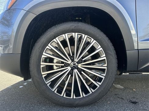 New 2026 Volkswagen Taos SE image 11