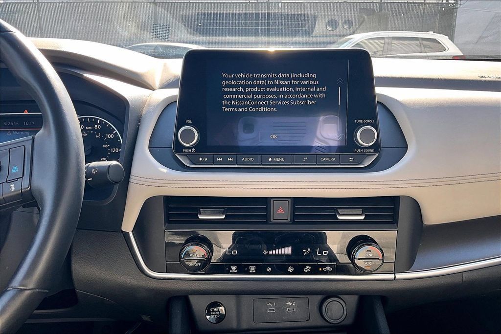 Used 2025 Nissan Rogue SV FWD image 9