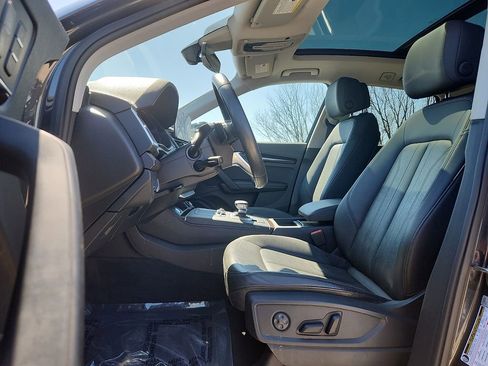 Used 2019 Audi Q5 2.0T Premium Plus w/ Premium Plus Package AWD/4WD image 5