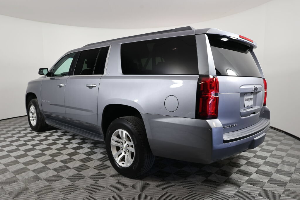 Used 2018 Chevrolet Suburban LT w/ Luxury Package RWD image 4