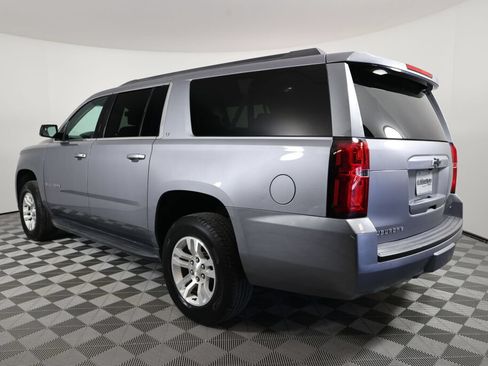 Used 2018 Chevrolet Suburban LT w/ Luxury Package RWD image 4