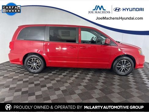 Used 2014 Dodge Grand Caravan SXT w/ Blacktop Package image 4