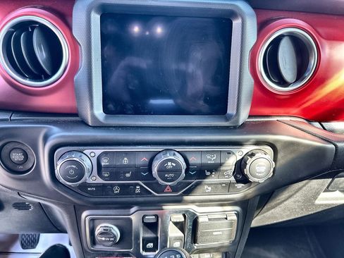 Used 2023 Jeep Wrangler Rubicon w/ Steel Bumper Group image 30