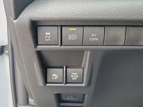 New 2026 Toyota Sienna XSE image 33