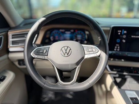 Used 2024 Volkswagen Atlas SE image 45