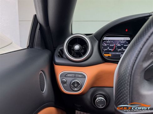 Used 2017 Ferrari California T RWD image 20