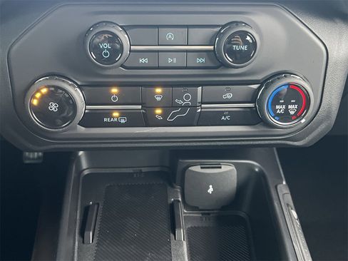 New 2025 Ford Bronco Base image 6