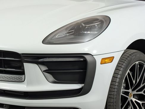 Certified 2026 Porsche Macan AWD/4WD image 14