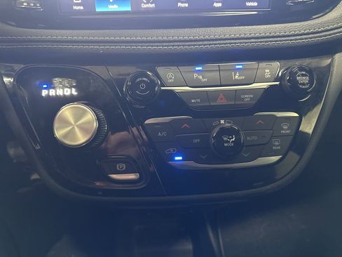 Used 2023 Chrysler Pacifica Touring-L w/ S Appearance Package image 18