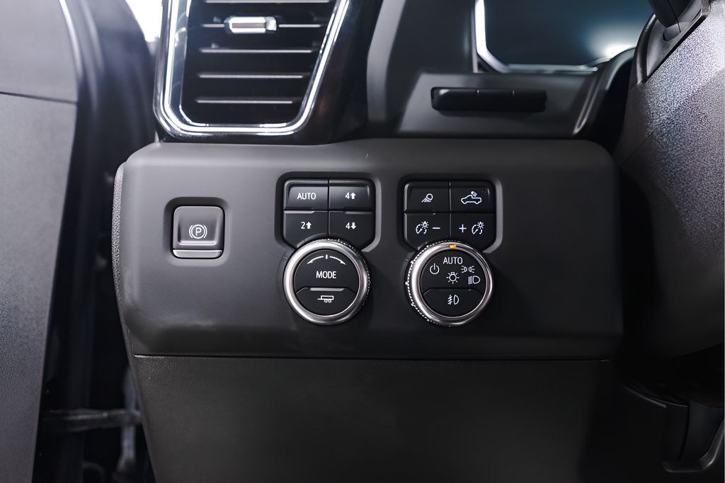 Used 2024 GMC Sierra 3500 Denali w/ Denali Reserve Package AWD/4WD image 18