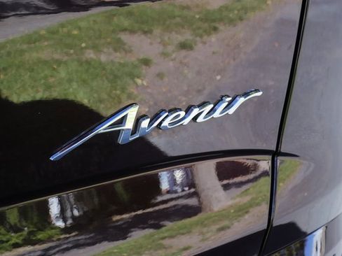 Used 2024 Buick Enclave Avenir w/ Avenir Technology Package image 9