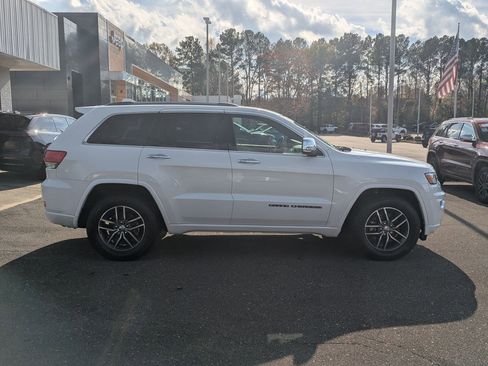 Used 2020 Jeep Grand Cherokee Overland image 4