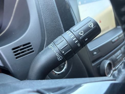 Used 2018 Ford Explorer XLT w/ Equipment Group 202A FWD image 17