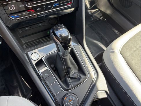 Used 2025 Volkswagen Taos SE AWD/4WD image 35