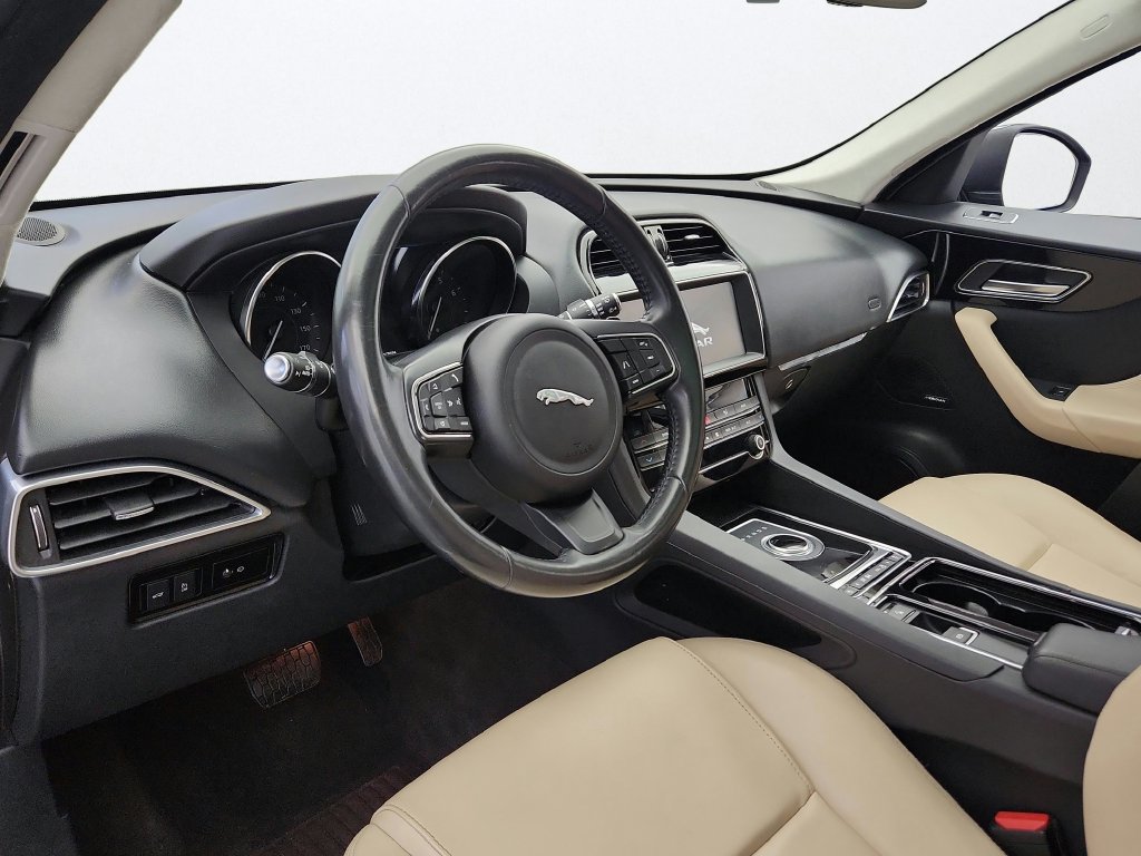 Used 2020 Jaguar F-PACE Premium AWD/4WD image 10