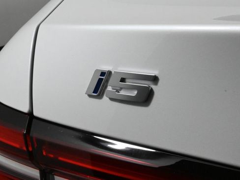 Used 2025 BMW i5 xDrive40 w/ Premium Package image 38