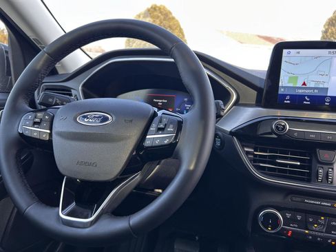 Used 2022 Ford Escape Titanium image 27