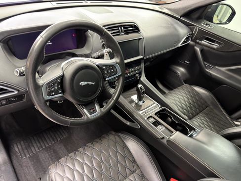 Used 2020 Jaguar F-PACE SVR image 28