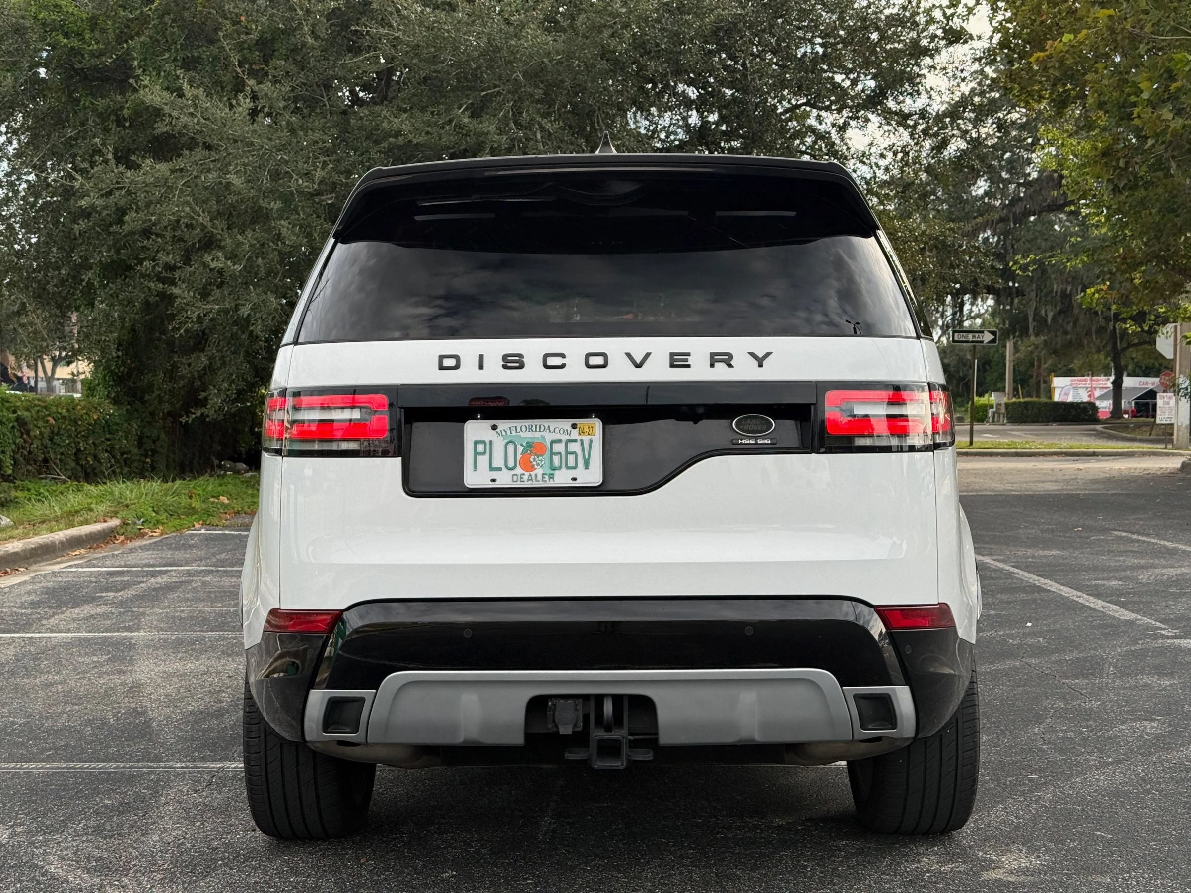 Used 2017 Land Rover Discovery HSE Luxury AWD/4WD image 6