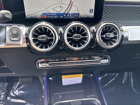 Used 2025 Mercedes-Benz GLB 250 4MATIC image 25