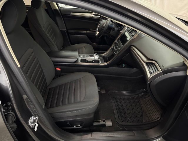 Used 2019 Ford Fusion SE FWD image 22