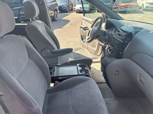 Used 2004 Toyota Sienna CE image 24