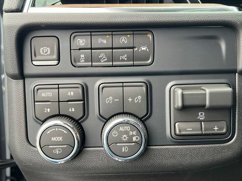 New 2026 Chevrolet Tahoe High Country AWD/4WD image 8