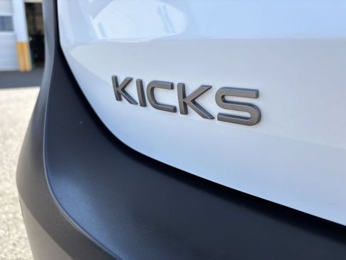 Used 2025 Nissan Kicks SV AWD/4WD image 11
