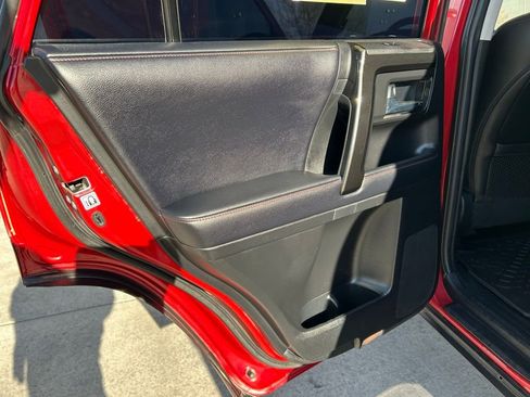 Used 2019 Toyota 4Runner TRD Off-Road Premium AWD/4WD image 16