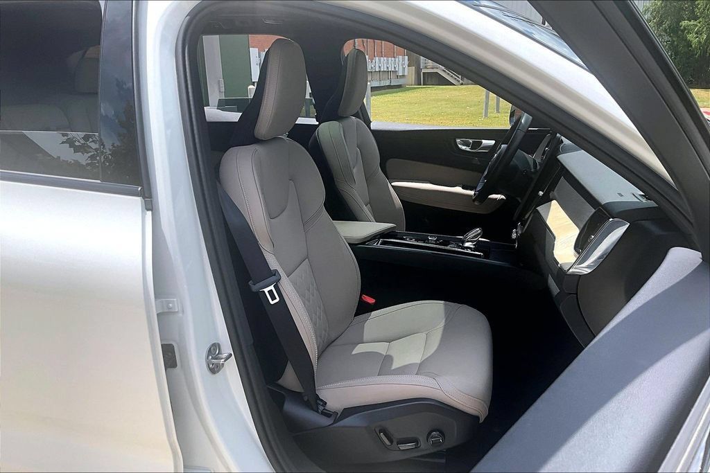 Certified 2026 Volvo XC60 B5 Plus AWD/4WD image 10