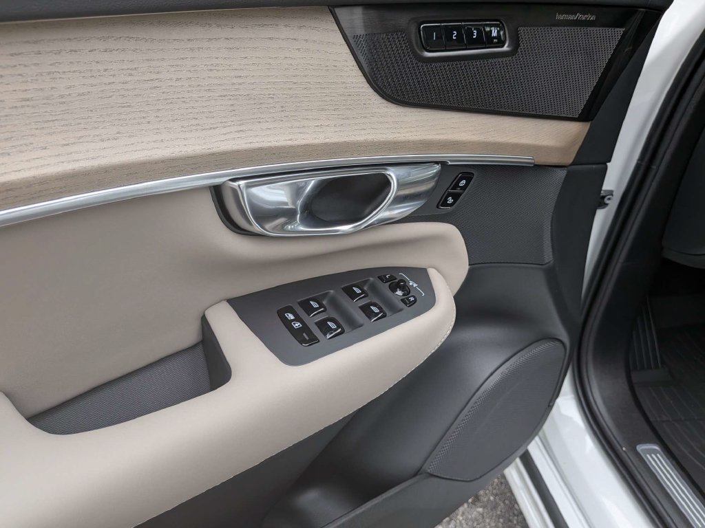 New 2027 Volvo XC90 T8 Plus AWD/4WD image 24
