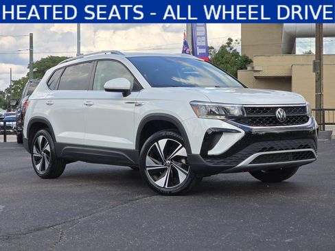 Used 2024 Volkswagen Taos SE AWD/4WD image 1