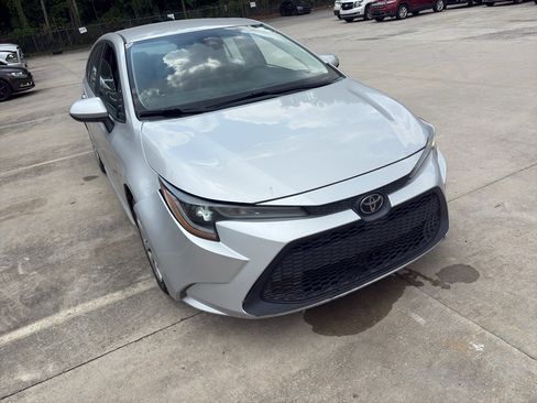 Used 2021 Toyota Corolla LE FWD image 2