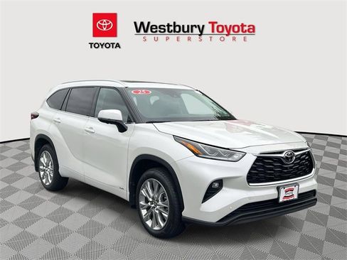 Certified 2025 Toyota Highlander Limited image 1