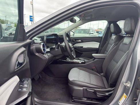 Used 2024 Chevrolet Trax LT w/ Driver Confidence Package FWD image 11