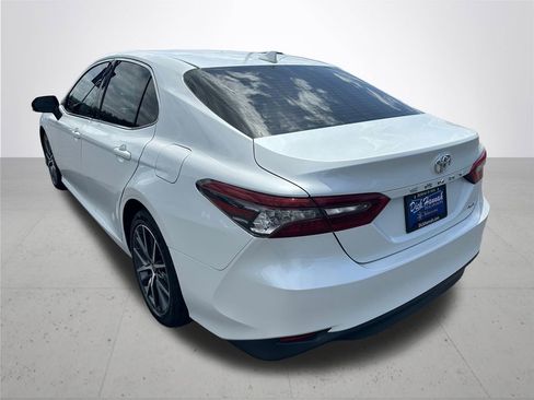 Used 2021 Toyota Camry XLE FWD image 9