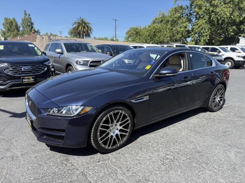 Used 2017 Jaguar XE Prestige RWD image 3