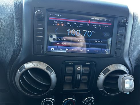 Used 2013 Jeep Wrangler Unlimited Sport AWD/4WD image 15