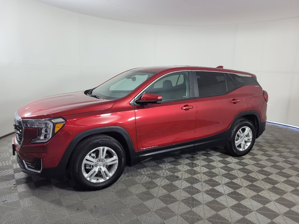 Used 2024 GMC Terrain SLE FWD image 2