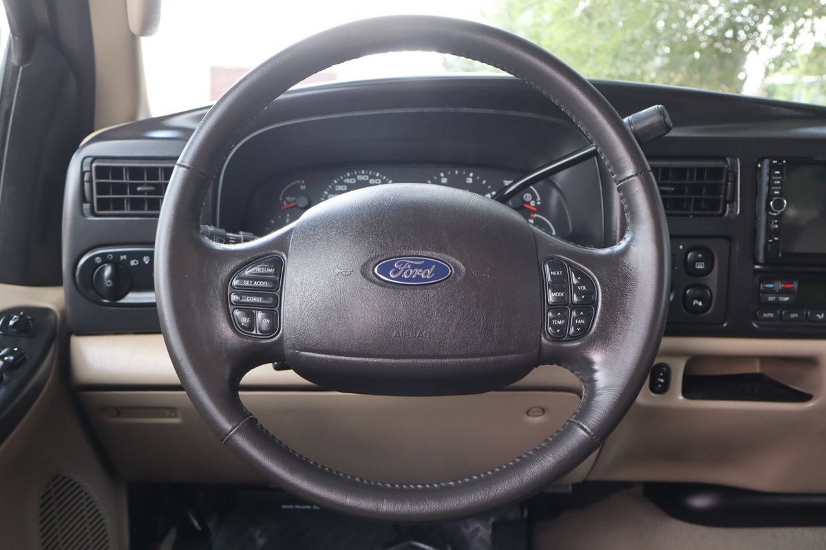 Used 2005 Ford Excursion Limited AWD/4WD image 18