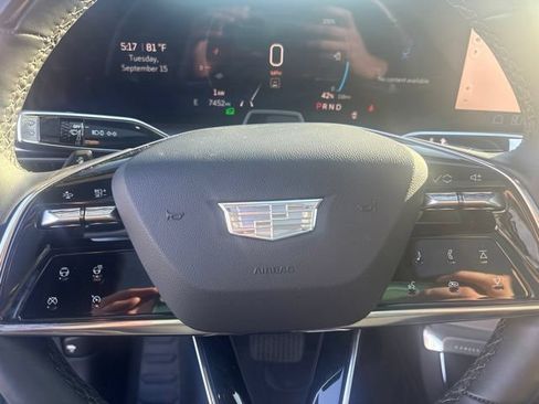 Certified 2024 Cadillac Lyriq Luxury AWD/4WD image 9