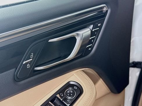 Certified 2026 Porsche Macan image 19