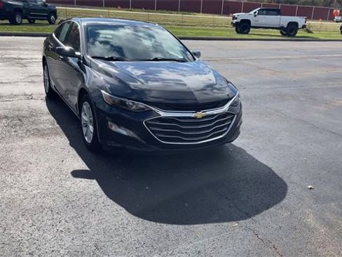 Used 2022 Chevrolet Malibu LT image 2